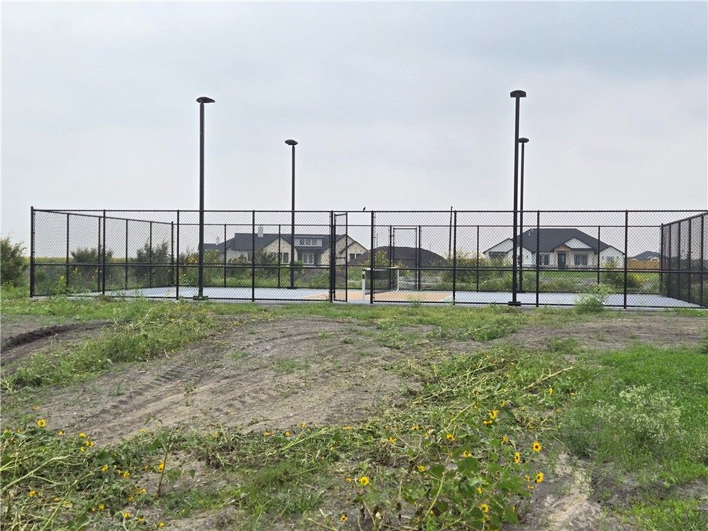 1517 Dancing Elk Dr, Corpus Christi, TX 78415 — photo 3