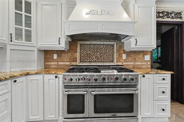15144 SW 72nd Ct, Palmetto Bay, FL 33158