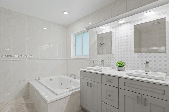 15144 SW 72nd Ct, Palmetto Bay, FL 33158