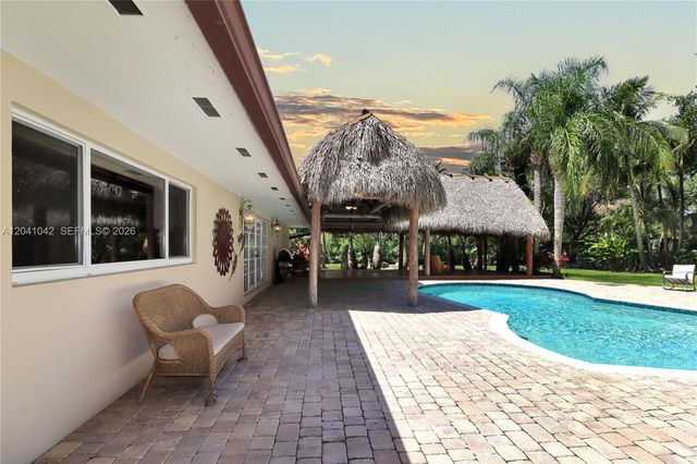 15144 SW 72nd Ct, Palmetto Bay, FL 33158