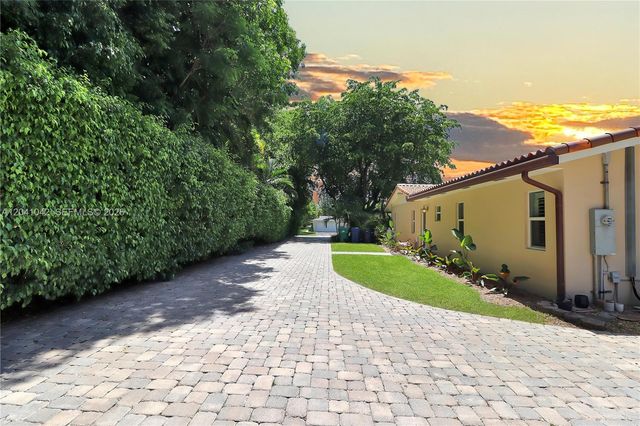 15144 SW 72nd Ct, Palmetto Bay, FL 33158