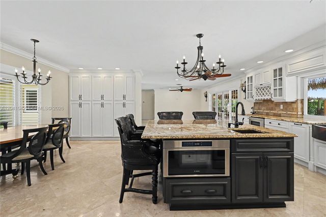 15144 SW 72nd Ct, Palmetto Bay, FL 33158