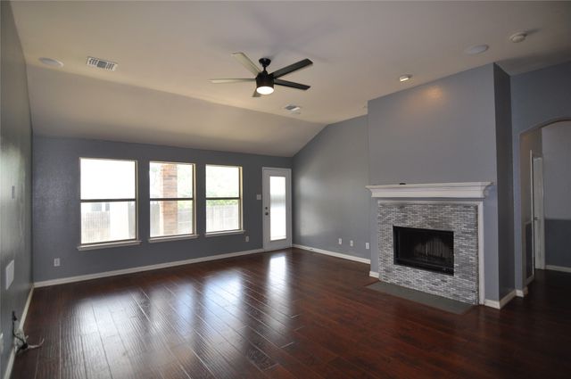 8413 Tribute Lane, Fort Worth, TX 76131