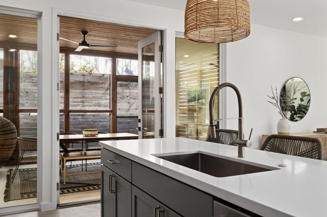 1600 Singleton Ave, Austin, TX 78702