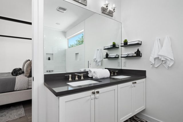 1600 Singleton Ave, Austin, TX 78702