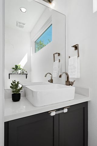 1600 Singleton Ave, Austin, TX 78702