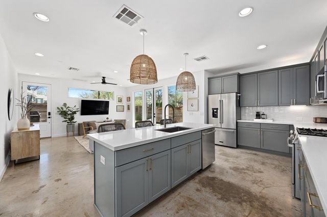 1600 Singleton Ave, Austin, TX 78702