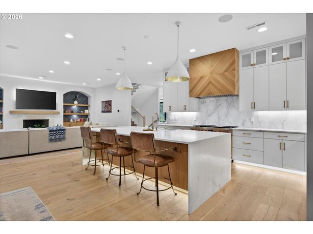 825 ELLIS Ave, Lake Oswego, OR 97034