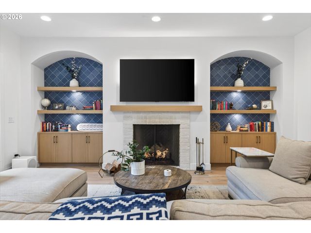 825 ELLIS Ave, Lake Oswego, OR 97034