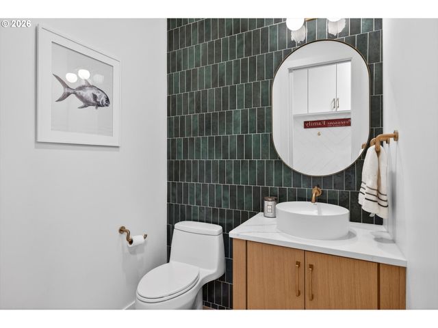 825 ELLIS Ave, Lake Oswego, OR 97034