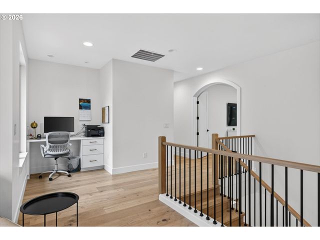 825 ELLIS Ave, Lake Oswego, OR 97034