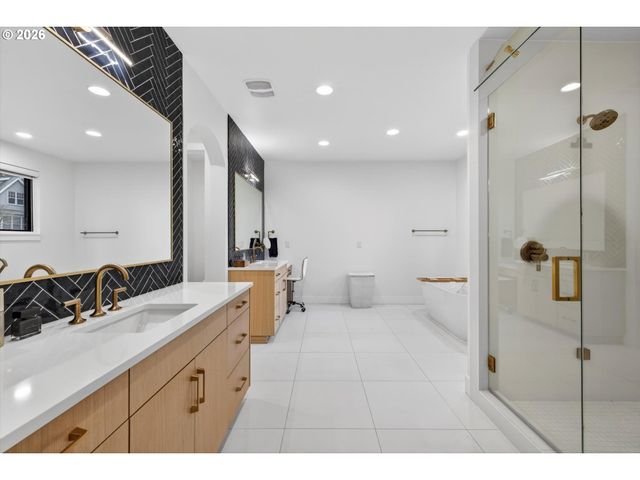 825 ELLIS Ave, Lake Oswego, OR 97034