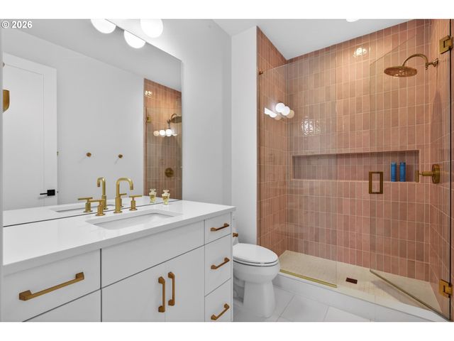 825 ELLIS Ave, Lake Oswego, OR 97034