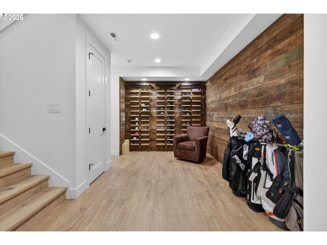 825 ELLIS Ave, Lake Oswego, OR 97034