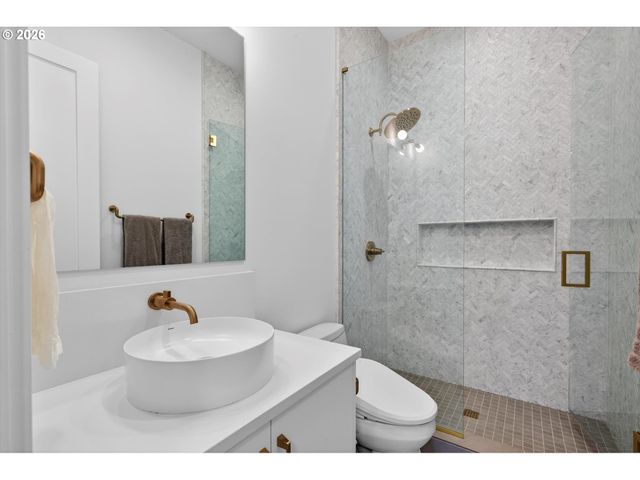 825 ELLIS Ave, Lake Oswego, OR 97034