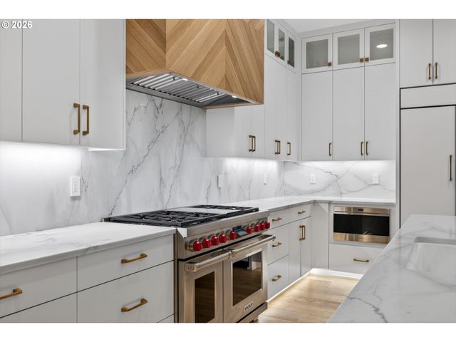 825 ELLIS Ave, Lake Oswego, OR 97034