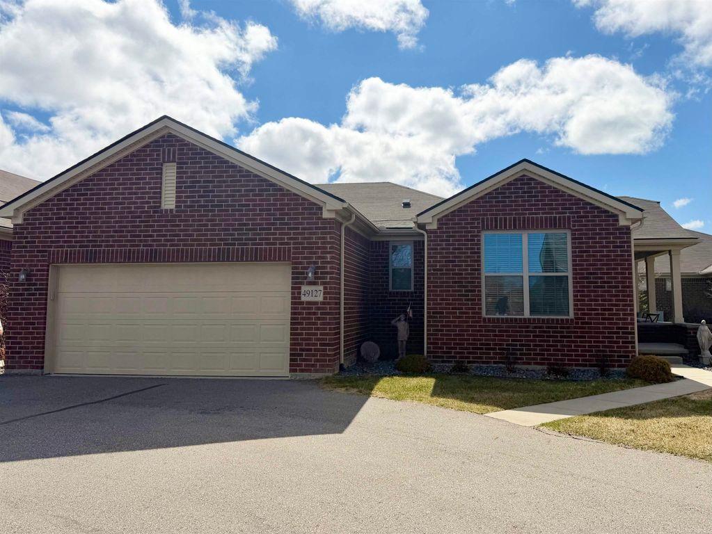 49127 Diane Ct Court, Macomb Twp, MI 48042