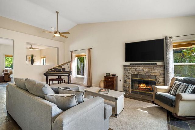 1598 Amelia Way, Palm Springs, CA 92262