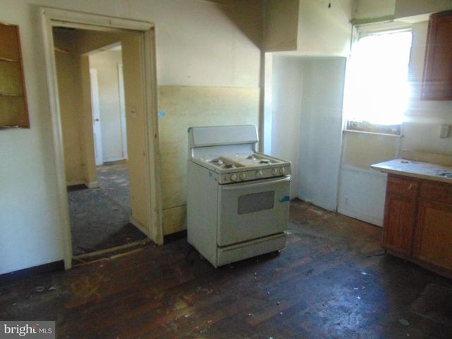 1125 S 8TH ST, Camden, NJ 08103