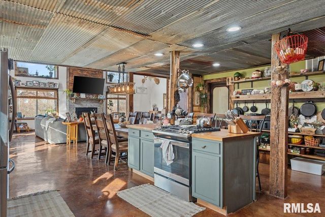 518 S ANDERSON Street, Taylorville, IL 62568