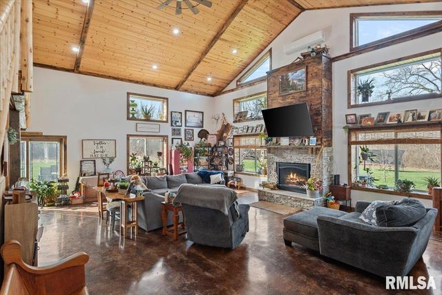 518 S ANDERSON Street, Taylorville, IL 62568