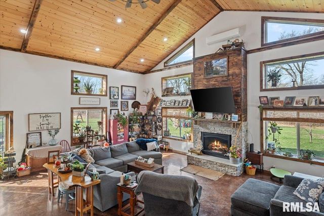 518 S ANDERSON Street, Taylorville, IL 62568