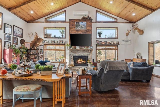 518 S ANDERSON Street, Taylorville, IL 62568