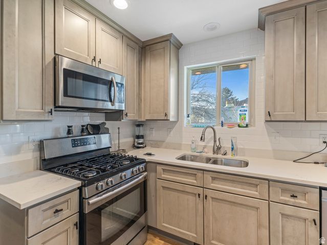 7458 S BROMLEY RD, West Jordan, UT 84084