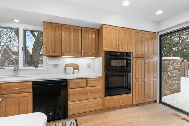 6134 Parview Drive, Grand Rapids, MI 49546