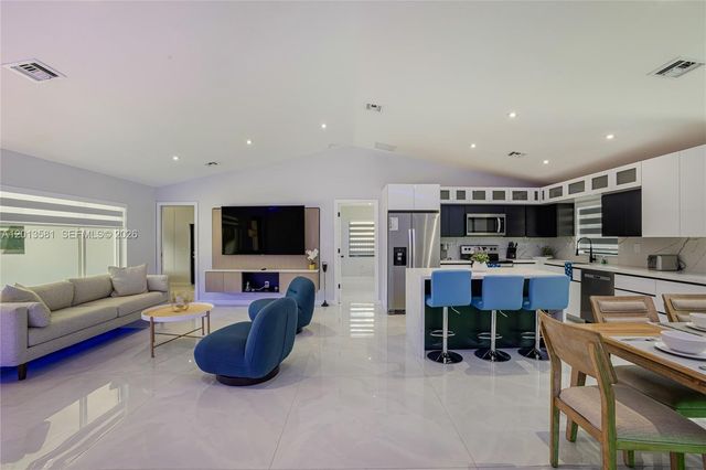 2406 Gulfstream Ln, Fort Lauderdale, FL 33312