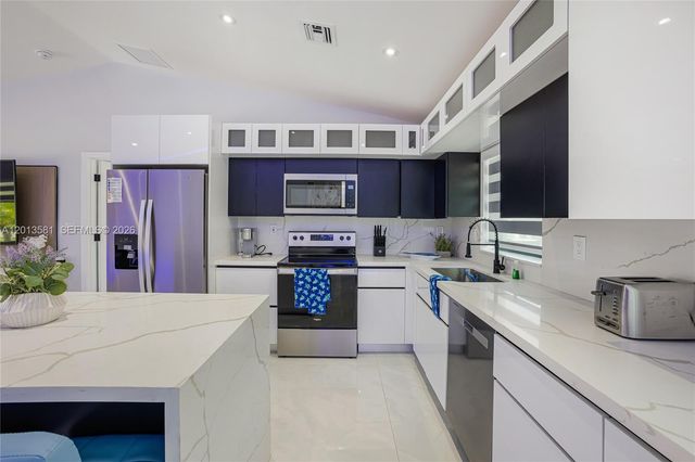 2406 Gulfstream Ln, Fort Lauderdale, FL 33312