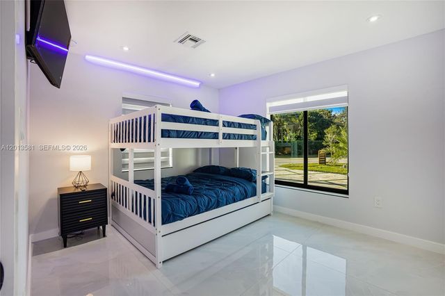 2406 Gulfstream Ln, Fort Lauderdale, FL 33312