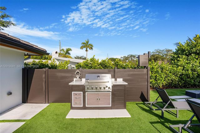 2406 Gulfstream Ln, Fort Lauderdale, FL 33312