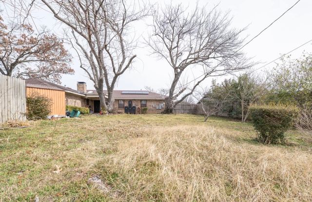 909 Bradfield Drive, Garland, TX 75042