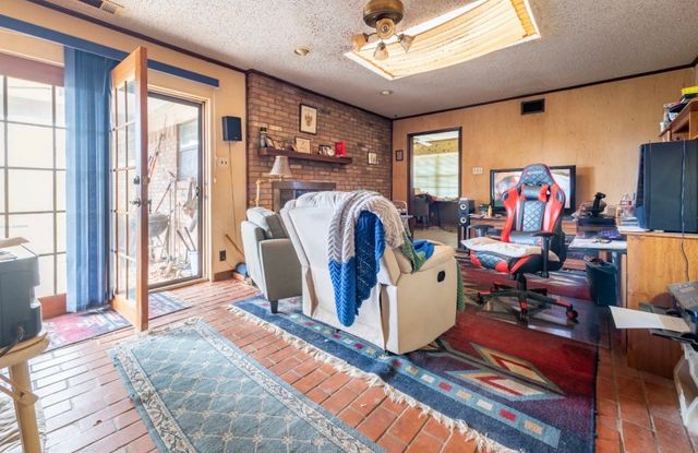 909 Bradfield Drive, Garland, TX 75042