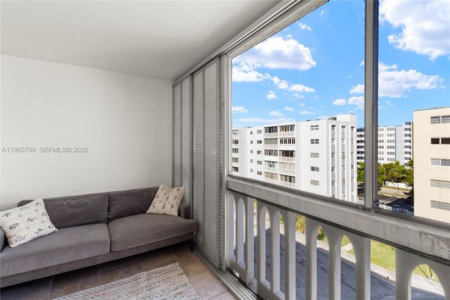 301 NE 14th Ave 601, Hallandale Beach, FL 33009