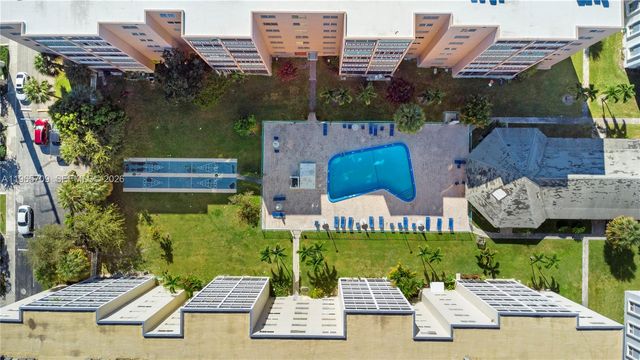 301 NE 14th Ave 601, Hallandale Beach, FL 33009