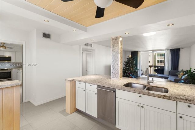 301 NE 14th Ave 601, Hallandale Beach, FL 33009