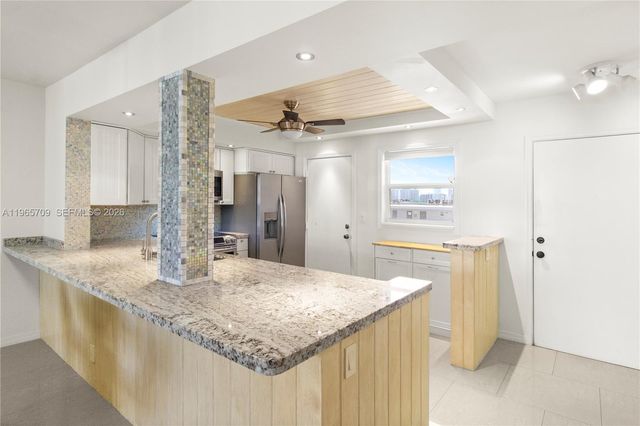 301 NE 14th Ave 601, Hallandale Beach, FL 33009