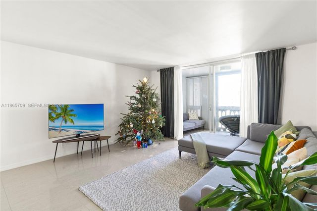 301 NE 14th Ave 601, Hallandale Beach, FL 33009