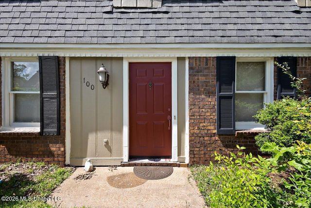 100 Winding Hills Drive, Clinton, MS 39056