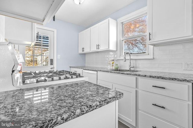 240 UPLAND RD, Brookhaven, PA 19015