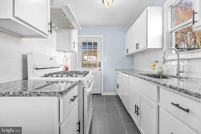 240 UPLAND RD, Brookhaven, PA 19015