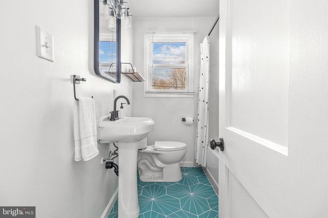 240 UPLAND RD, Brookhaven, PA 19015