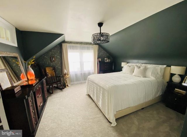 240 UPLAND RD, Brookhaven, PA 19015