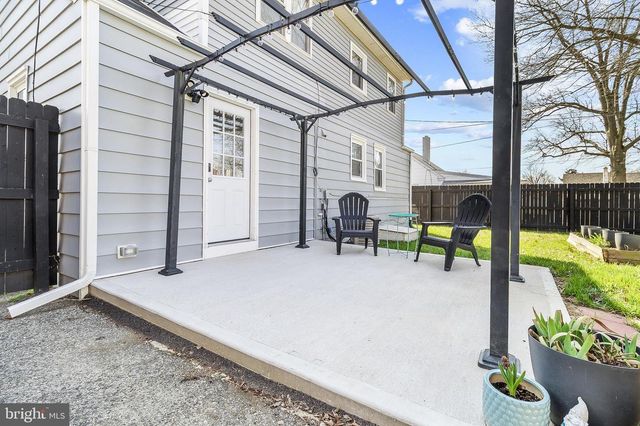 240 UPLAND RD, Brookhaven, PA 19015