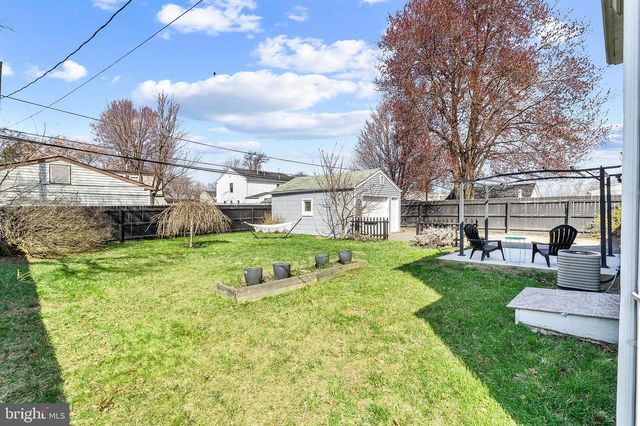 240 UPLAND RD, Brookhaven, PA 19015