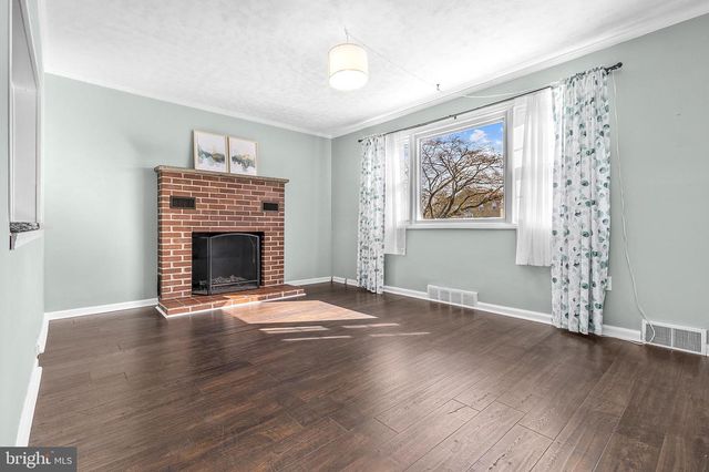 240 UPLAND RD, Brookhaven, PA 19015