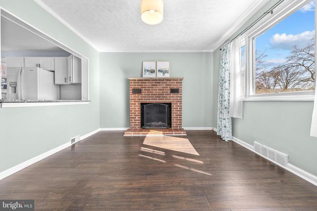 240 UPLAND RD, Brookhaven, PA 19015