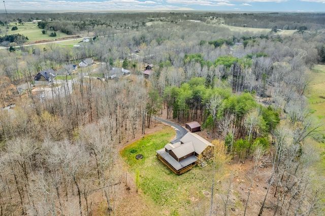 465 Hickory Ln, Sparta, TN 38583